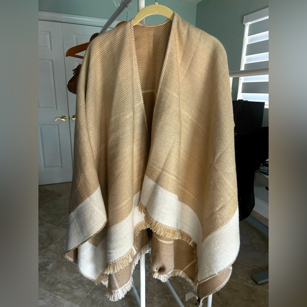 Banana Republic Cream Brown Plaid Poncho Wrap - Reversible /Versatile - OS NWT